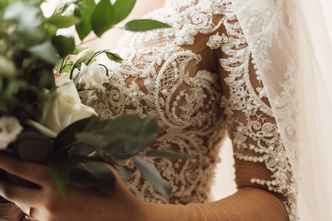 Jak wybrać idealną suknię ślubną z koronką na swój wielki dzień?