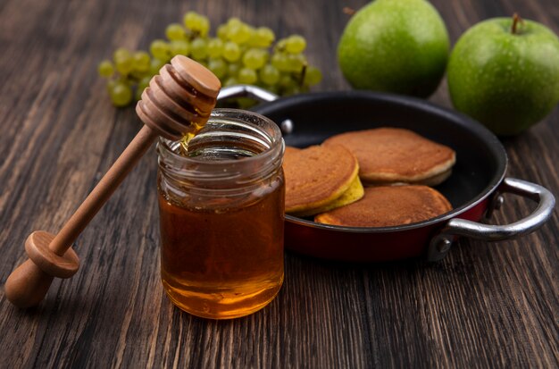 Korzyści zdrowotne i kulinarne zastosowania miodu spadziowego